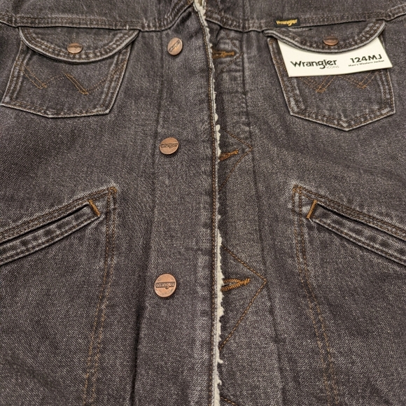 Wrangler Sherpa-Lined Denim Jacket - Picture 7 of 10